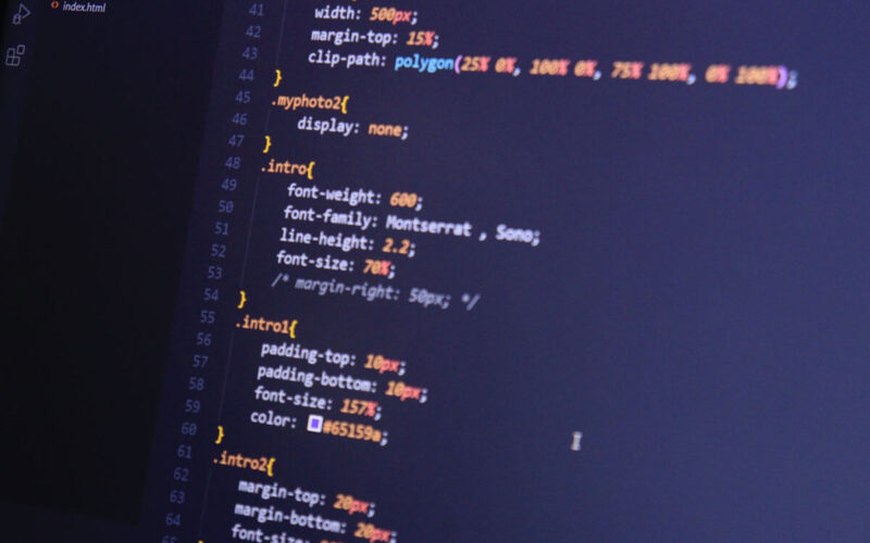 jak wyśrodkować tekst w html